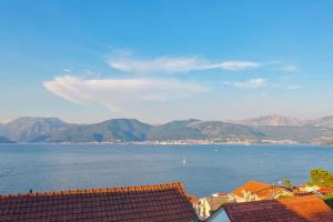 Gallery image of Apartments with panoramic terrace in Krasici