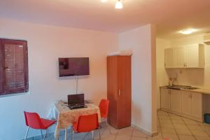 Gallery image of Apartments with panoramic terrace in Krasici +5 photos