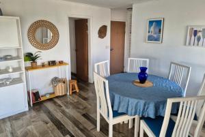 Η κουζίνα ή μικρή κουζίνα στο Parquemar Center Apartamento frente al mar excelente ubicacion