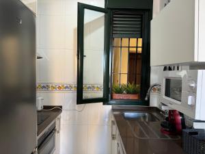 Η κουζίνα ή μικρή κουζίνα στο Apartamento con Balcón Castilla Triana