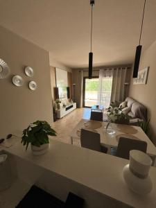 Posedenie v ubytovaní Apartamento Al-Alba Golf Resort Valle del Este Vera + 30 fotografií