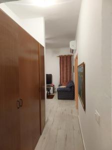 TV in/ali zabaviščno središče v nastanitvi Nio Planet Villa Golem, Durrës