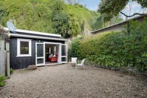 Garden sa labas ng Tiny Home Big Vibes in Central Napier