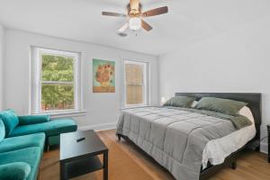 Rúm í herbergi á Close To Howard University , Unit #2