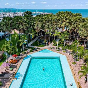 Bazén v ubytování Botany Beach Resort Pattaya nebo v jeho okolí