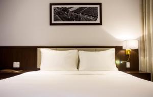 Giường trong phòng chung tại Di lusso Boutique Hotel Riverside Danang