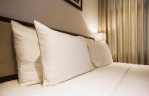 Giường trong phòng chung tại Di lusso Boutique Hotel Riverside Danang