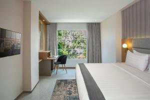 Letto o letti in una camera di Oakwood Merdeka Bandung