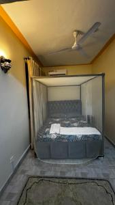 Postel nebo postele na pokoji v ubytování Al Maaroof Appartment