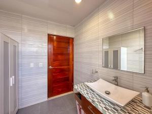 Fotografie z fotogalerie ubytování Gorgeous 1 BR PH apartment w Jacuzzi v destinaci Punta Cana