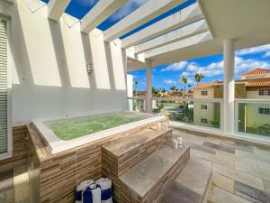 Fotografie z fotogalerie ubytování Gorgeous 1 BR PH apartment w Jacuzzi v destinaci Punta Cana