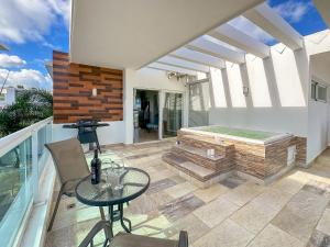 Fotografie z fotogalerie ubytování Gorgeous 1 BR PH apartment w Jacuzzi v destinaci Punta Cana