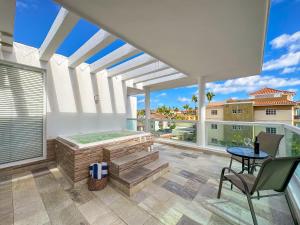 Fotografie z fotogalerie ubytování Gorgeous 1 BR PH apartment w Jacuzzi v destinaci Punta Cana