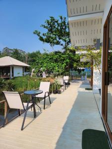 The Duck Cafe and Resort外面的花园