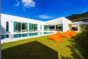 Bazén v ubytování Modern 4 Bed Private Pool Villa - KH-B6 nebo v jeho okolí