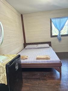 Postel nebo postele na pokoji v ubytování Noahs Ark Suites