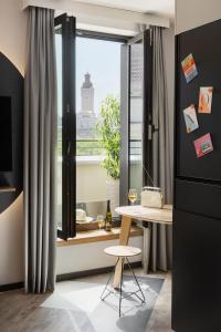 Stay KooooK Leipzig City - Online Check In的电视和/或娱乐中心