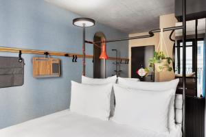 Stay KooooK Leipzig City - Online Check In客房内的一张或多张床位