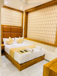 Postel nebo postele na pokoji v ubytování Hotel BKC Prime Near Trade Centre US Embassy, Mumbai