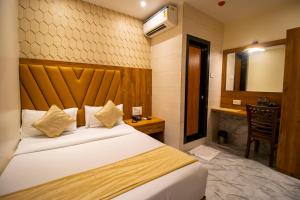 Postel nebo postele na pokoji v ubytování Hotel BKC Prime Near Trade Centre US Embassy, Mumbai