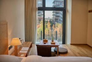Voodi või voodid majutusasutuse Taihua Wutong Hotel toas