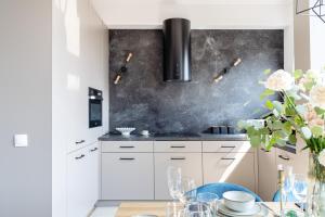 Köök või kööginurk majutusasutuses Kleparz Skyline Apartment - LoftAffair +40 fotot