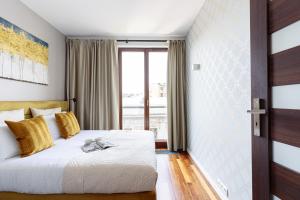 Voodi või voodid majutusasutuse Kleparz Skyline Apartment - LoftAffair toas