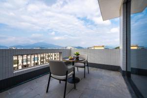 Nespecifikovaný výhled na hory nebo výhled na hory při pohledu z hotelu