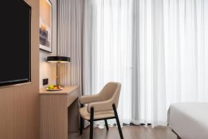 TV a/nebo společenská místnost v ubytování Poltton Grand Century Hotel