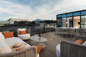 A seating area at master Mirabell