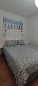 a bedroom with a large bed with two pillows at Casa da Tia in Ferrel