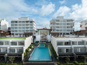 Bazén v ubytování Eastin Resort Rayong nebo v jeho okolí