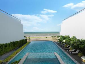 Bazén v ubytování Eastin Resort Rayong nebo v jeho okolí