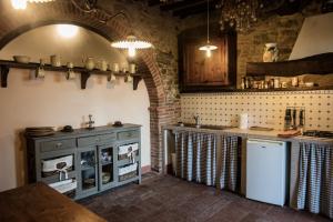 a kitchen with a counter and a sink and a stove at Villa Il Poggio in Sinalunga