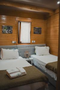 Ένα ή περισσότερα κρεβάτια σε δωμάτιο στο Recanto do Escalheiro