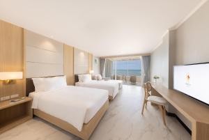 Postel nebo postele na pokoji v ubytování Eastin Resort Rayong