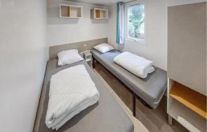 Ένα ή περισσότερα κρεβάτια σε δωμάτιο στο Mobile Home Moderne