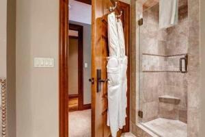 Ένα μπάνιο στο Beaver Creek Park Hyatt 2 Bedroom Residence