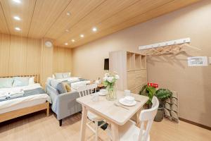 大阪Value Osaka Tengachaya Namba Condo的一间卧室,一间卧室,一间卧室,一间卧室,一间卧室,一间卧室,一间卧室,一间卧室,一间卧室,一间卧室,一间卧室,一间卧室,一间卧室,一间卧室,一间卧室,一间卧室,一间卧室,一间卧室,一间卧室,一间卧室,一间卧室,一间卧室,一间卧室,一间卧室,一间卧室,一间卧室,一间卧室,一间卧室,一间卧室,一间卧室,一间卧室,一间卧室,一间卧室,一间卧室,一间卧室,一间卧室,一间卧室,一间卧室,一间卧室,一间卧室,一间卧室,一间卧室,一间卧室,一间卧室,一间卧室,一间带一张桌子,一间带一张,一间带一张,一间带一张,一间带一张,一间带一张,一间带一张,一张,一张,一张,一张,一张,一张,一张,一张,一张,一张,一张,一张,一张,一张,一张,一张,一张,一张,一张,一张,一张,一张,一张,一张,一张,一张,一张,一张,一张,一张,一张,一张,一张,一张,一张,一张,一张,一张,一张,一张,一张,一张,一张,一张,一张,一张,一张,一张,一张,一张,一张,一张,一张,一张,一张,一张,一张,一张,一张,一张,一张,一张,一张,一张,一张,一张,一张,一张,