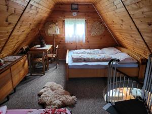 Postel nebo postele na pokoji v ubytování chata Barborka