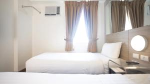 Red Planet Makati Avenue Manila客房内的一张或多张床位