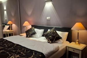 Un pat sau paturi într-o cameră la Apartment in Tulln an der Donau