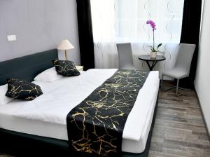 Un pat sau paturi într-o cameră la Apartment in Tulln an der Donau