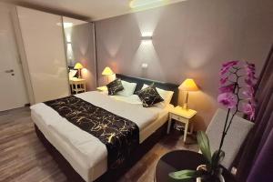 Un pat sau paturi într-o cameră la Apartment in Tulln an der Donau