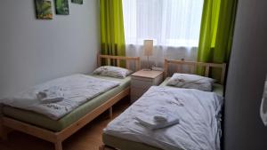 Un pat sau paturi într-o cameră la Apartment in Tulln an der Donau