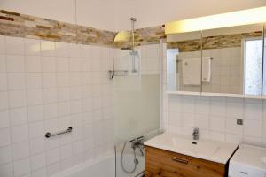 O baie la Apartment in Tulln an der Donau