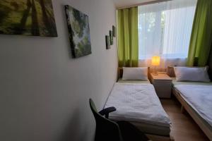 Un pat sau paturi într-o cameră la Apartment in Tulln an der Donau