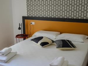Postel nebo postele na pokoji v ubytování FEEL - Mille Suites