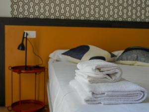 Postel nebo postele na pokoji v ubytování FEEL - Mille Suites