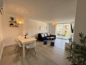 Posezení v ubytování Elegante y luminoso apartamento de playa